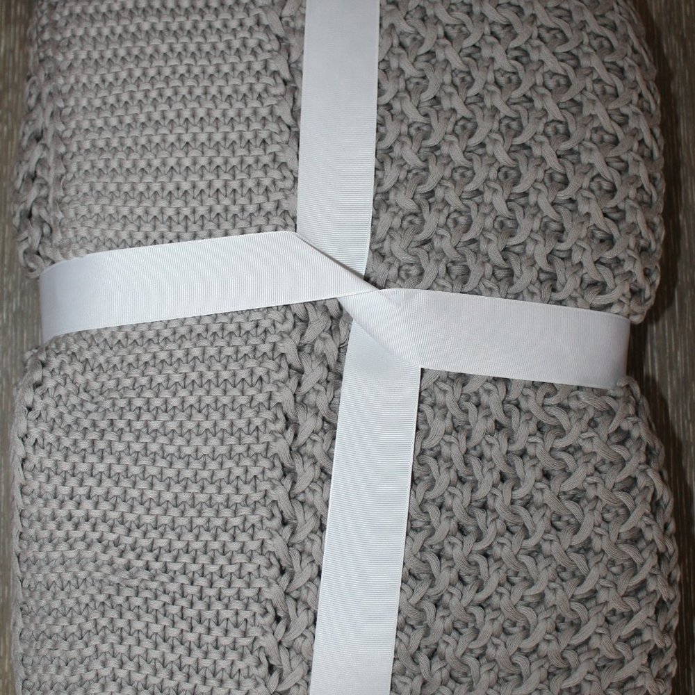 NWT UGG JUANA KNIT COMFY SWEATER WEAVE THROW GRAY 50 X 70 - Picture 6 of 6